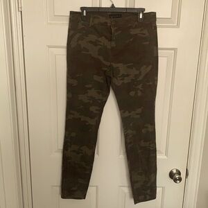 Sanctuary Camo Pants. Size 29